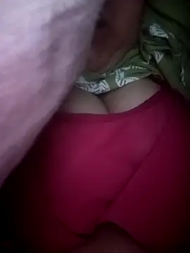 Snapshot of pihuu1313 chatting on April 2026 01:14:02 AM pihuu1313 online show from April 2026 01:14:02 AM