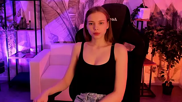 Snapshot of BellaHaadiid chatting on December 2025 06:17:02 AM BellaHaadiid online show from December 2025 06:17:02 AM