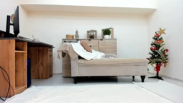 classy medea online show from December 2025 01:55:01 AM