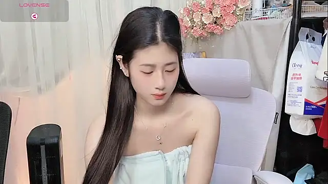 Yvonne-07 online show from March 2026 01:29:02 PM