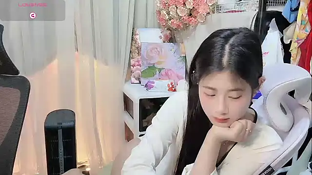 Yvonne-07 online show from March 2026 01:26:01 PM