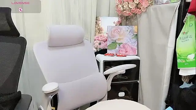 Yvonne-07 online show from March 2026 04:19:01 PM