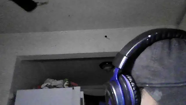 dwick5900 online show from December 2025 03:29:02 PM