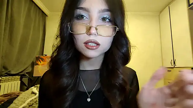 Snapshot of Qwami_Amie chatting on December 2025 12:45:01 PM Qwami Amie online show from December 2025 12:45:01 PM