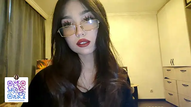 Snapshot of Qwami_Amie chatting on January 2026 09:58:02 AM Qwami Amie online show from January 2026 09:58:02 AM