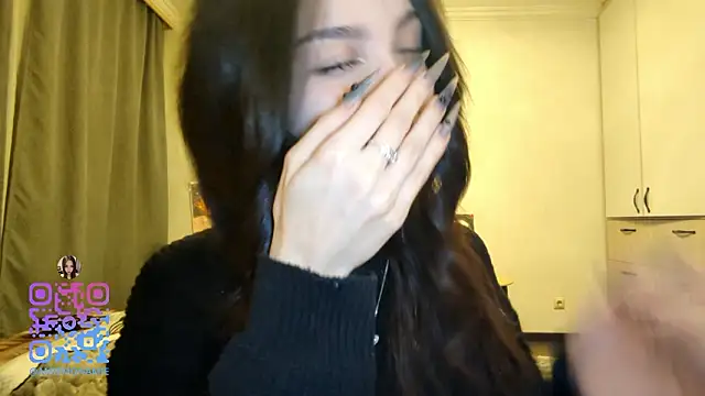 Snapshot of Qwami_Amie chatting on February 2026 01:18:01 PM Qwami Amie online show from February 2026 01:18:01 PM