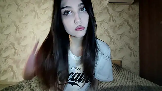 Snapshot of Qwami_Amie chatting on February 2026 04:17:01 PM Qwami Amie online show from February 2026 04:17:01 PM