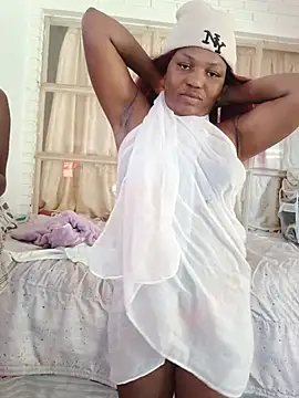 Snapshot of PetiteDoll_06 chatting on July 2026 09:24:01 AM PetiteDoll 06 online show from July 2026 09:24:01 AM