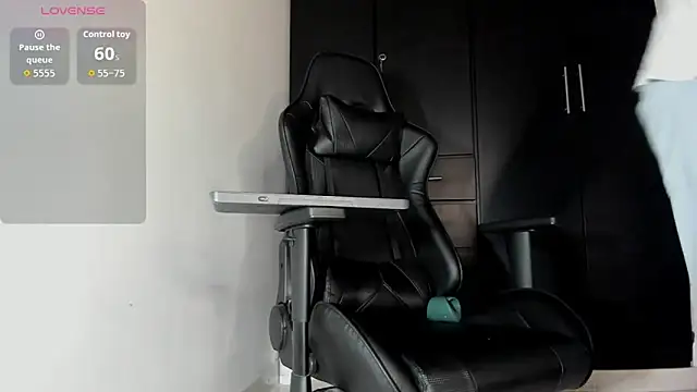 Liam Mateo online show from January 2026 11:20:01 PM