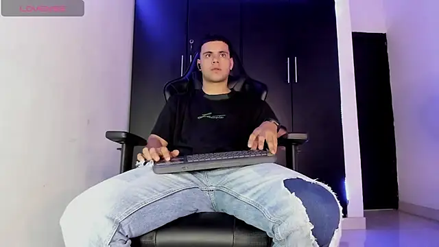 Liam Mateo online show from March 2026 02:37:01 AM