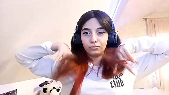 Snapshot of KizzieSchronce chatting on December 2025 09:46:02 AM KizzieSchronce online show from December 2025 09:46:02 AM