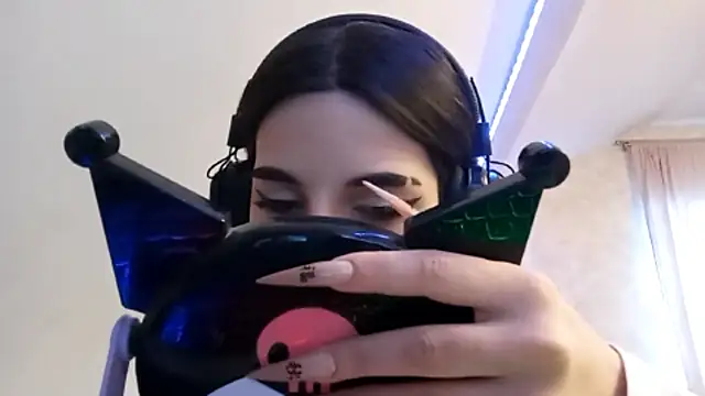 Snapshot of KizzieSchronce chatting on December 2025 03:34:01 AM KizzieSchronce online show from December 2025 03:34:01 AM