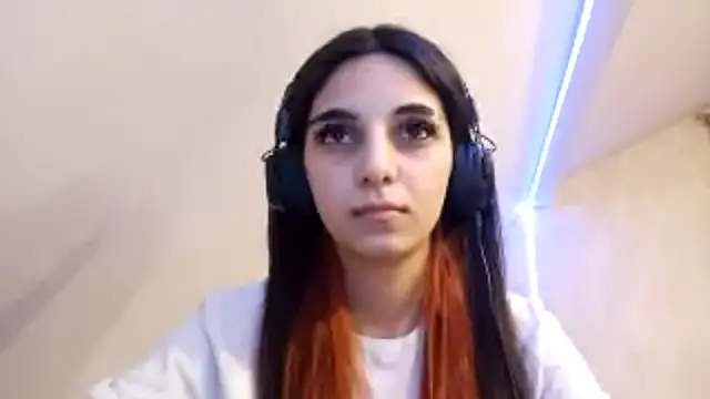 Snapshot of KizzieSchronce chatting on December 2025 11:16:02 AM KizzieSchronce online show from December 2025 11:16:02 AM