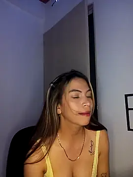 Snapshot of Evangeline_Bonnet chatting on April 2026 04:32:01 AM Evangeline Bonnet online show from April 2026 04:32:01 AM