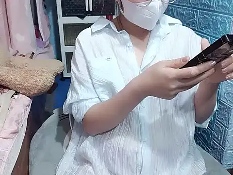 Yumi69 online show from December 2025 04:12:02 PM