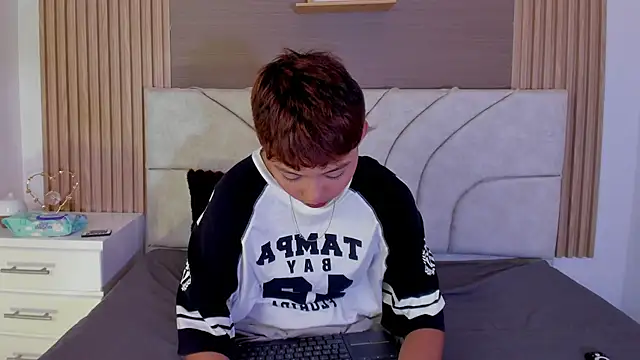 Snapshot of tefi_meow_ chatting on April 2026 04:37:01 PM tefi meow online show from April 2026 04:37:01 PM