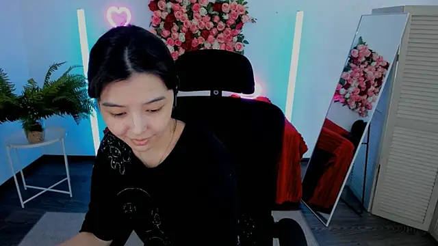 SirenMystiq online show from June 2026 10:23:01 AM