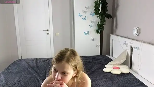 Snapshot of HazeElariel chatting on April 2026 03:28:01 PM HazeElariel online show from April 2026 03:28:01 PM