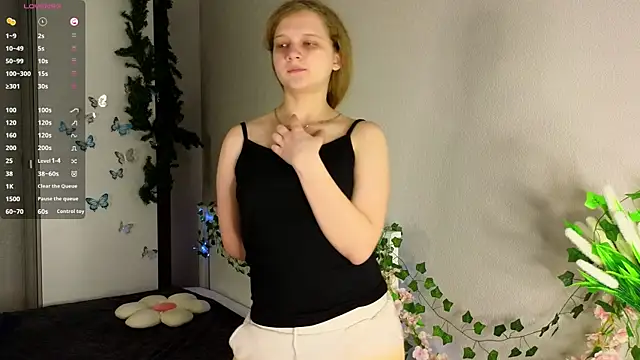 Snapshot of HazeElariel chatting on April 2026 03:06:01 PM HazeElariel online show from April 2026 03:06:01 PM