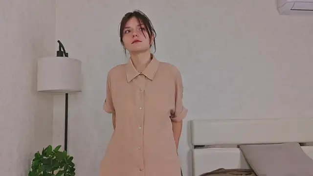 NyraVesperis online show from April 2026 06:55:02 AM