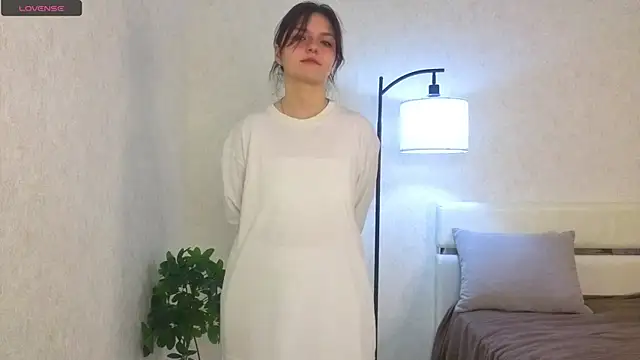 NyraVesperis online show from April 2026 06:29:02 AM