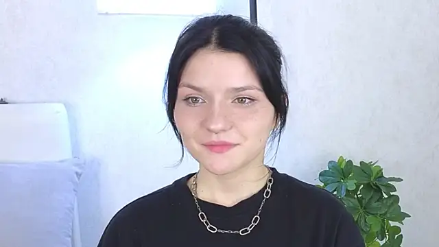NyraVesperis online show from May 2026 06:21:01 AM