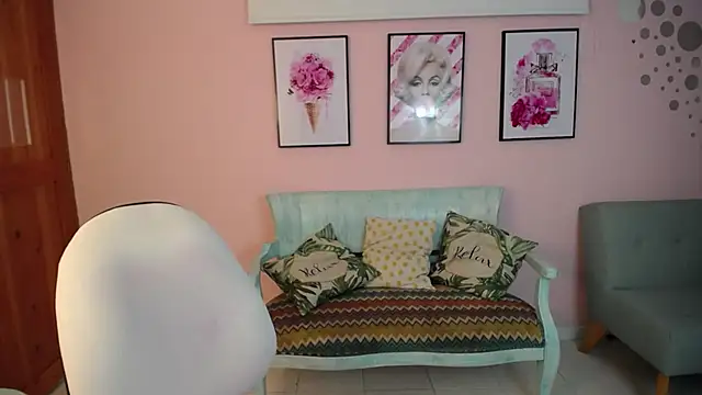 Snapshot of lil_vany chatting on December 2025 12:31:02 PM lil vany online show from December 2025 12:31:02 PM