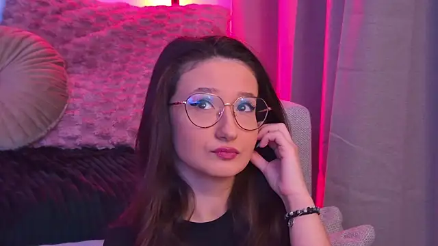 Snapshot of TheaMalekoo chatting on February 2026 07:45:02 AM TheaMalekoo online show from February 2026 07:45:02 AM