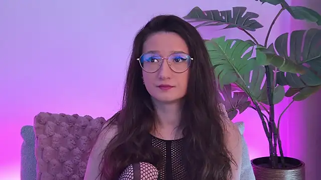 Snapshot of TheaMalekoo chatting on April 2026 06:35:02 AM TheaMalekoo online show from April 2026 06:35:02 AM