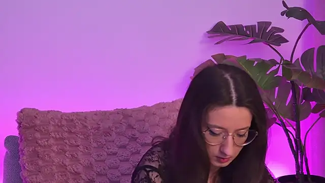 Snapshot of TheaMalekoo chatting on April 2026 06:58:02 AM TheaMalekoo online show from April 2026 06:58:02 AM