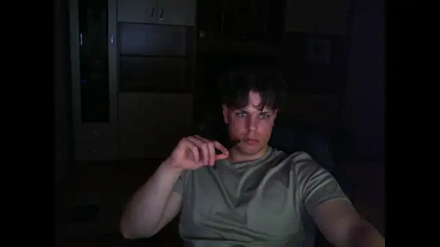 Snapshot of GymGuy0505 chatting on May 2026 11:53:01 PM GymGuy0505 online show from May 2026 11:53:01 PM