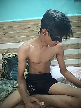 Snapshot of xoupleaura chatting on March 2026 07:25:01 PM xoupleaura online show from March 2026 07:25:01 PM