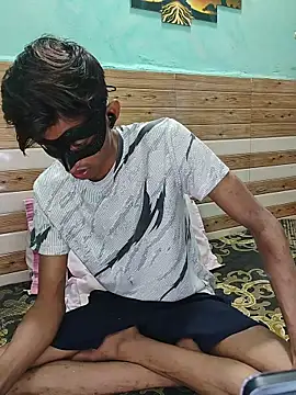 Snapshot of xoupleaura chatting on April 2026 07:44:02 PM xoupleaura online show from April 2026 07:44:02 PM