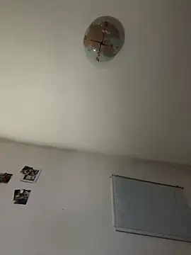 Snapshot of kingNQueen1211 chatting on December 2025 02:40:01 AM kingNQueen1211 online show from December 2025 02:40:01 AM