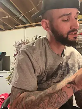 Snapshot of kingNQueen1211 chatting on April 2026 06:38:01 AM kingNQueen1211 online show from April 2026 06:38:01 AM