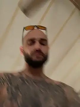 Snapshot of kingNQueen1211 chatting on April 2026 09:27:01 PM kingNQueen1211 online show from April 2026 09:27:01 PM