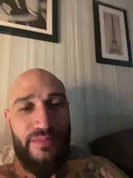 Snapshot of kingNQueen1211 chatting on April 2026 05:43:02 AM kingNQueen1211 online show from April 2026 05:43:02 AM