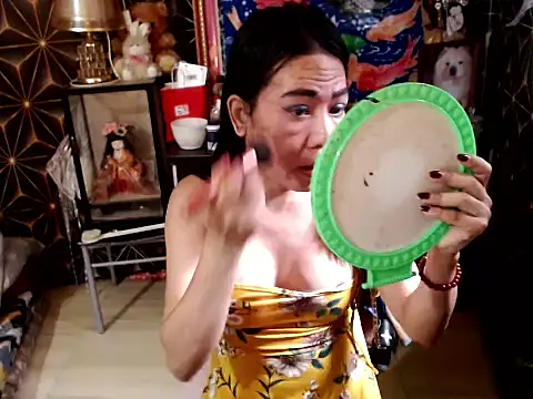 Snapshot of SadisticQueenTS chatting on March 2026 04:05:01 AM SadisticQueenTS online show from March 2026 04:05:01 AM