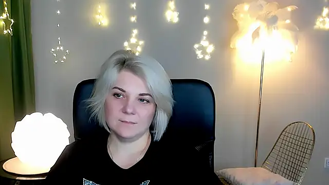 Snapshot of EvaEvals chatting on December 2025 07:24:01 AM EvaEvals online show from December 2025 07:24:01 AM