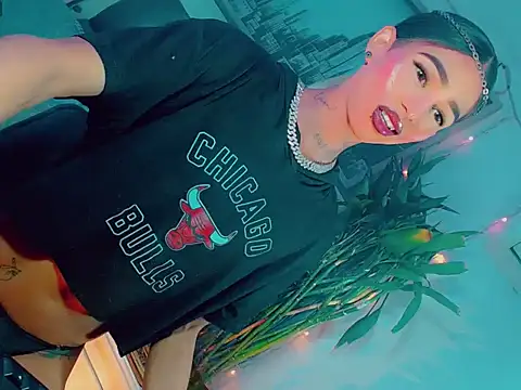 agathaferrer3 online show from April 2026 12:32:02 PM