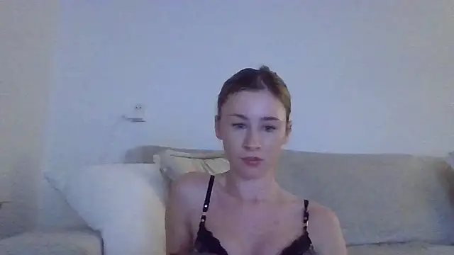 xxQueenxx online show from December 2025 07:18:01 PM