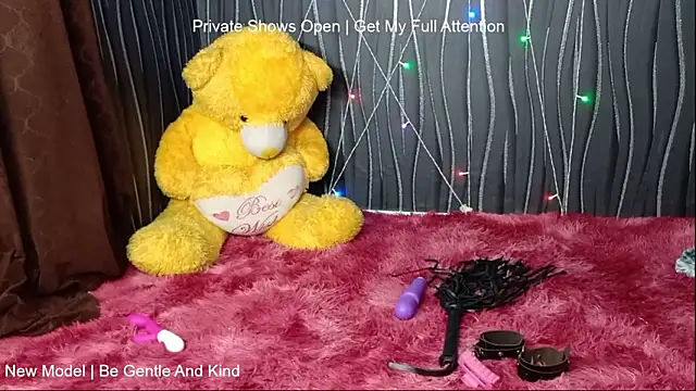 khushigoesnaughty0 online show from February 2026 06:22:01 AM