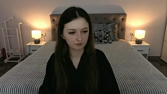 CyrenaLuxe online show from April 2026 07:58:01 PM