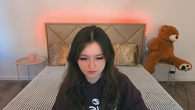 CyrenaLuxe online show from April 2026 05:45:02 AM