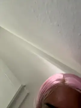 gglloww online show from December 2025 06:04:02 PM