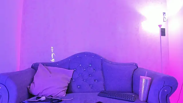 Taniandmarkos online show from December 2025 09:41:02 PM