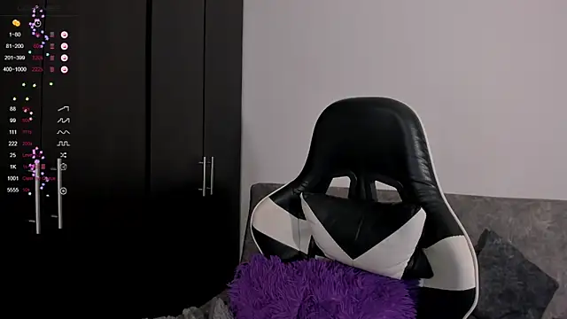 Snapshot of hotcami_s chatting on April 2026 04:35:01 AM hotcami s online show from April 2026 04:35:01 AM