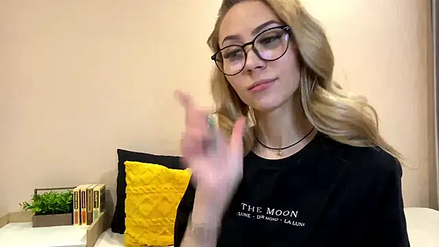 sun under skyy online show from December 2025 10:21:02 AM