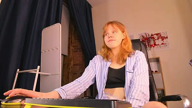 Snapshot of Soft_Flame chatting on April 2026 06:10:01 PM Soft Flame online show from April 2026 06:10:01 PM