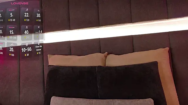 Snapshot of luna_blannco chatting on January 2026 01:05:01 PM luna blannco online show from January 2026 01:05:01 PM